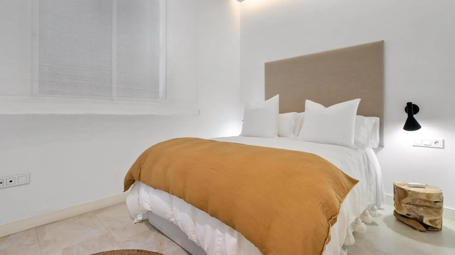Vivi Homes -Villa Perla Pool, Gym, Jacuzzi & Garden Estepona Villa
