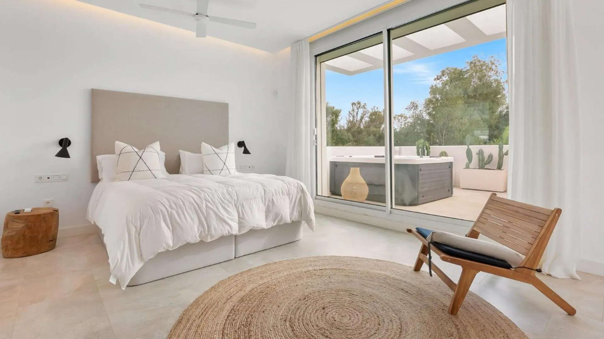 Villa Vivi Homes -Villa Perla Pool, Gym, Jacuzzi & Garden Estepona