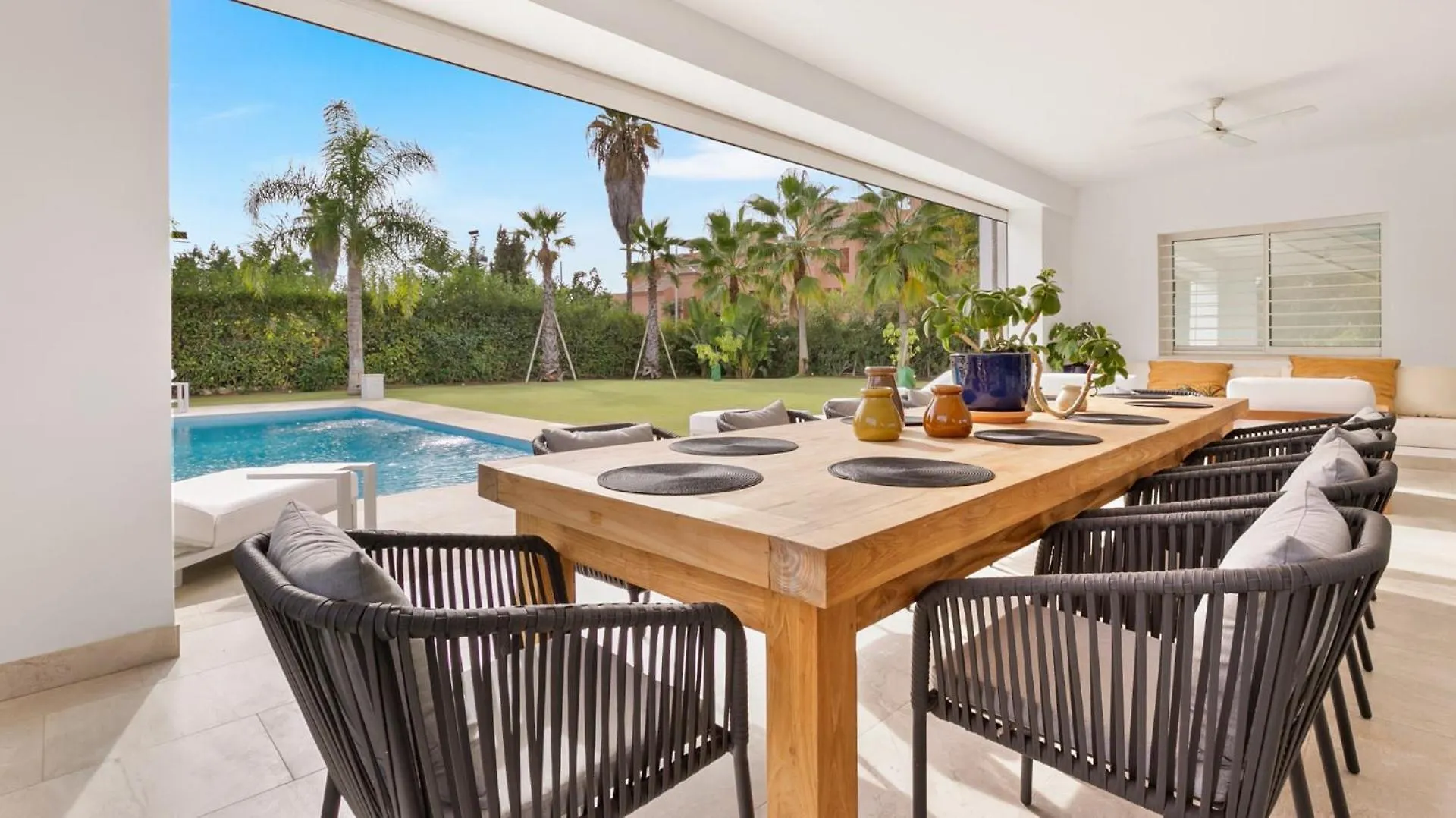 Villa Vivi Homes -Villa Perla Pool, Gym, Jacuzzi & Garden Estepona