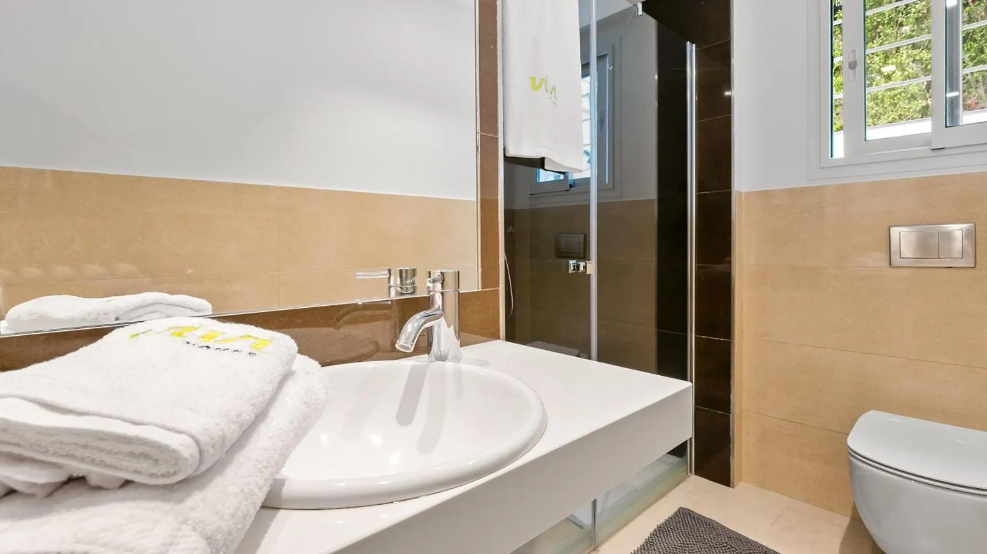 Villa Vivi Homes -Villa Perla Pool, Gym, Jacuzzi & Garden Estepona