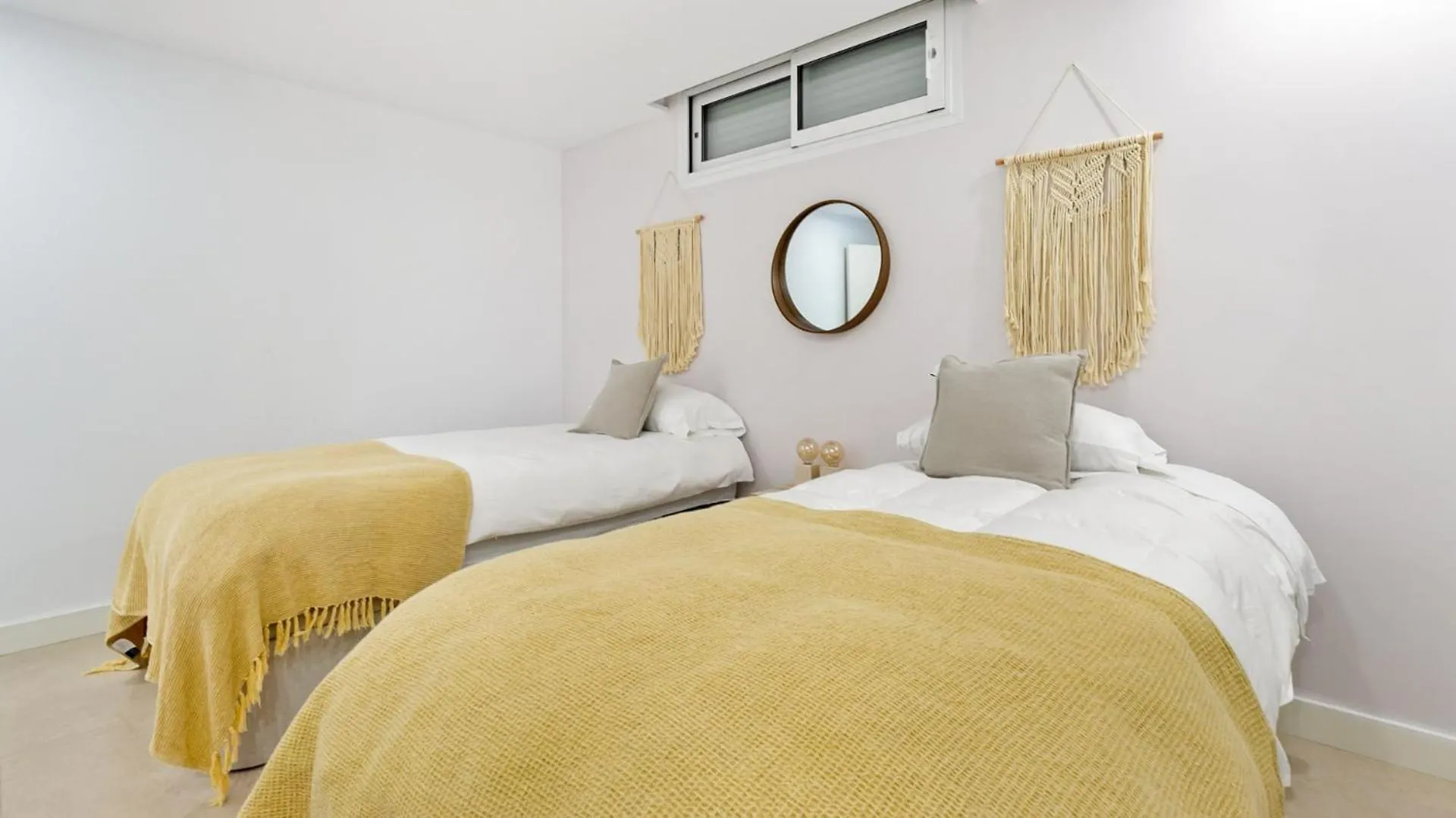 Villa Vivi Homes -Villa Perla Pool, Gym, Jacuzzi & Garden Estepona
