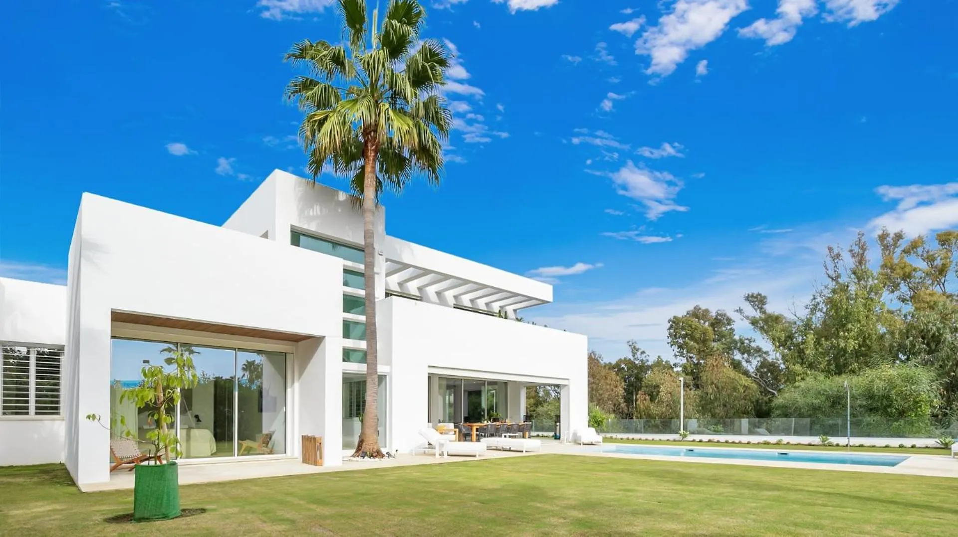 Vivi Homes -Villa Perla Pool, Gym, Jacuzzi & Garden Estepona Spain