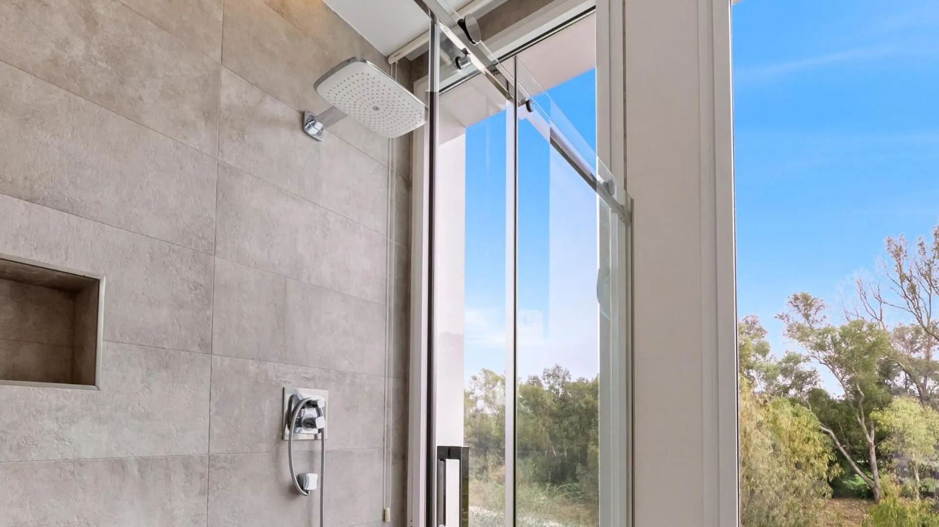 Villa Vivi Homes -Villa Perla Pool, Gym, Jacuzzi & Garden Estepona