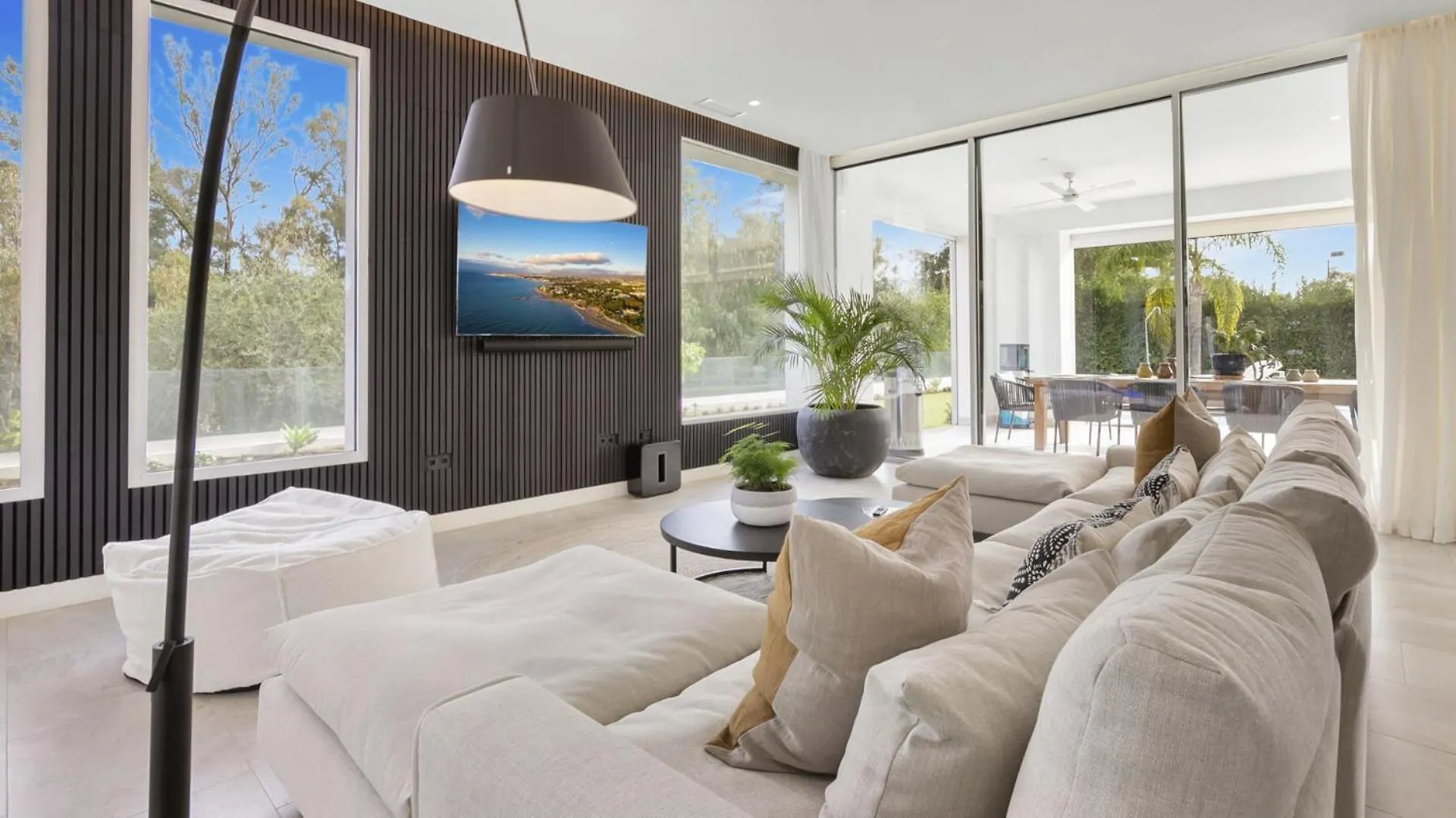 Vivi Homes -Villa Perla Pool, Gym, Jacuzzi & Garden Estepona