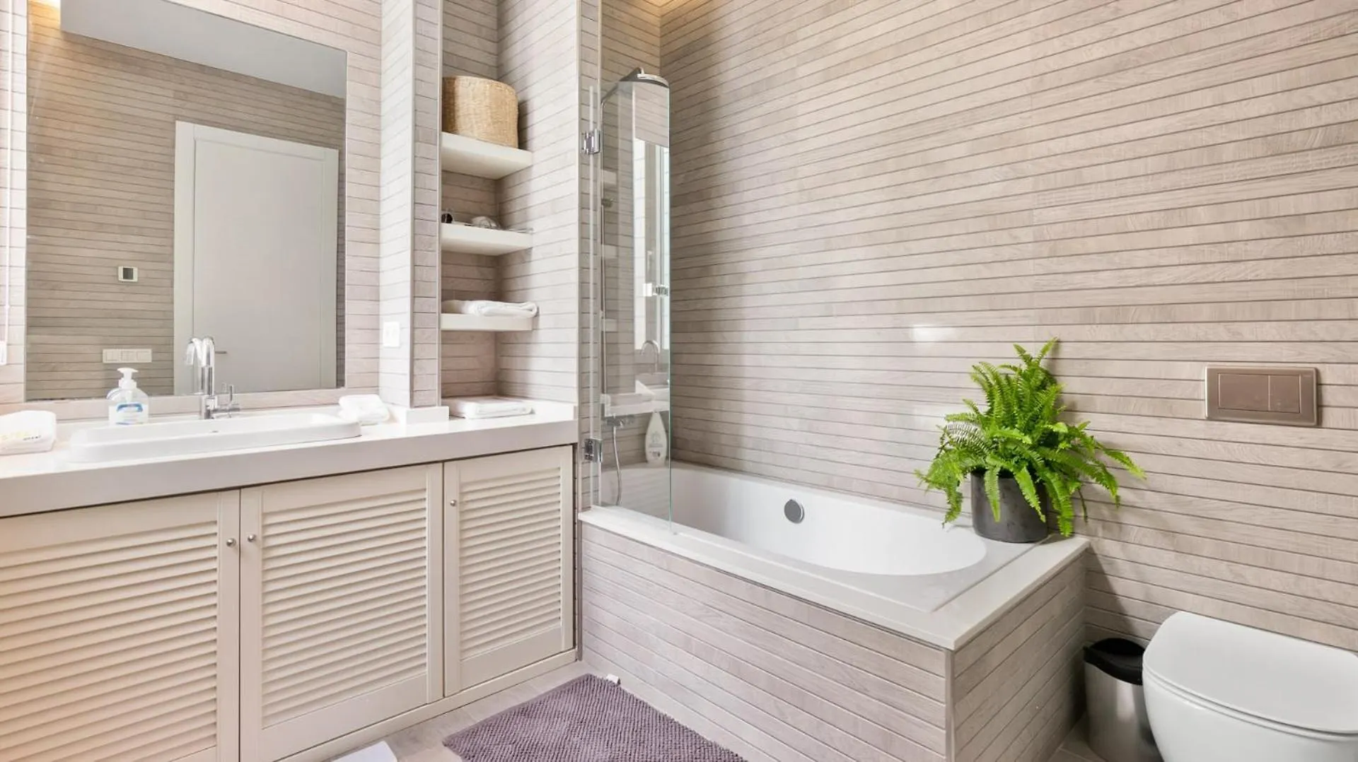 Vivi Homes -Villa Perla Pool, Gym, Jacuzzi & Garden Estepona