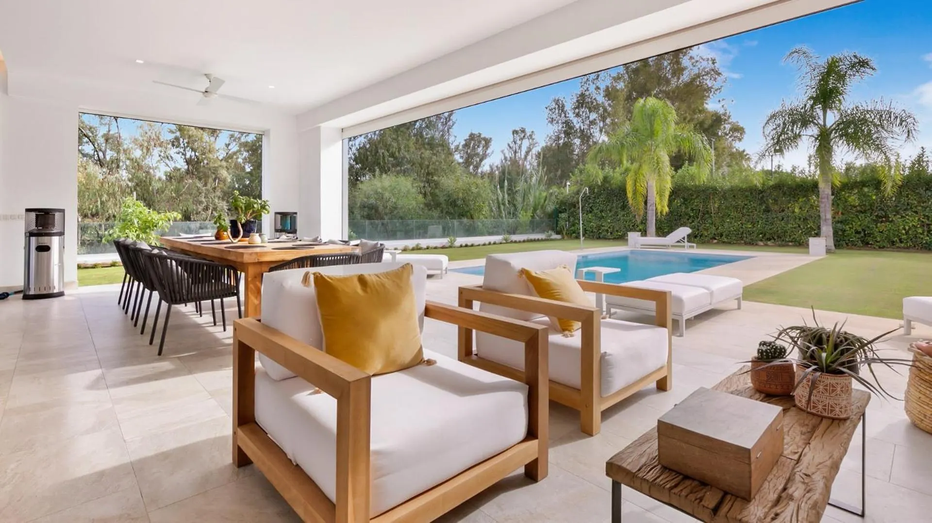 Vivi Homes -Villa Perla Pool, Gym, Jacuzzi & Garden Estepona