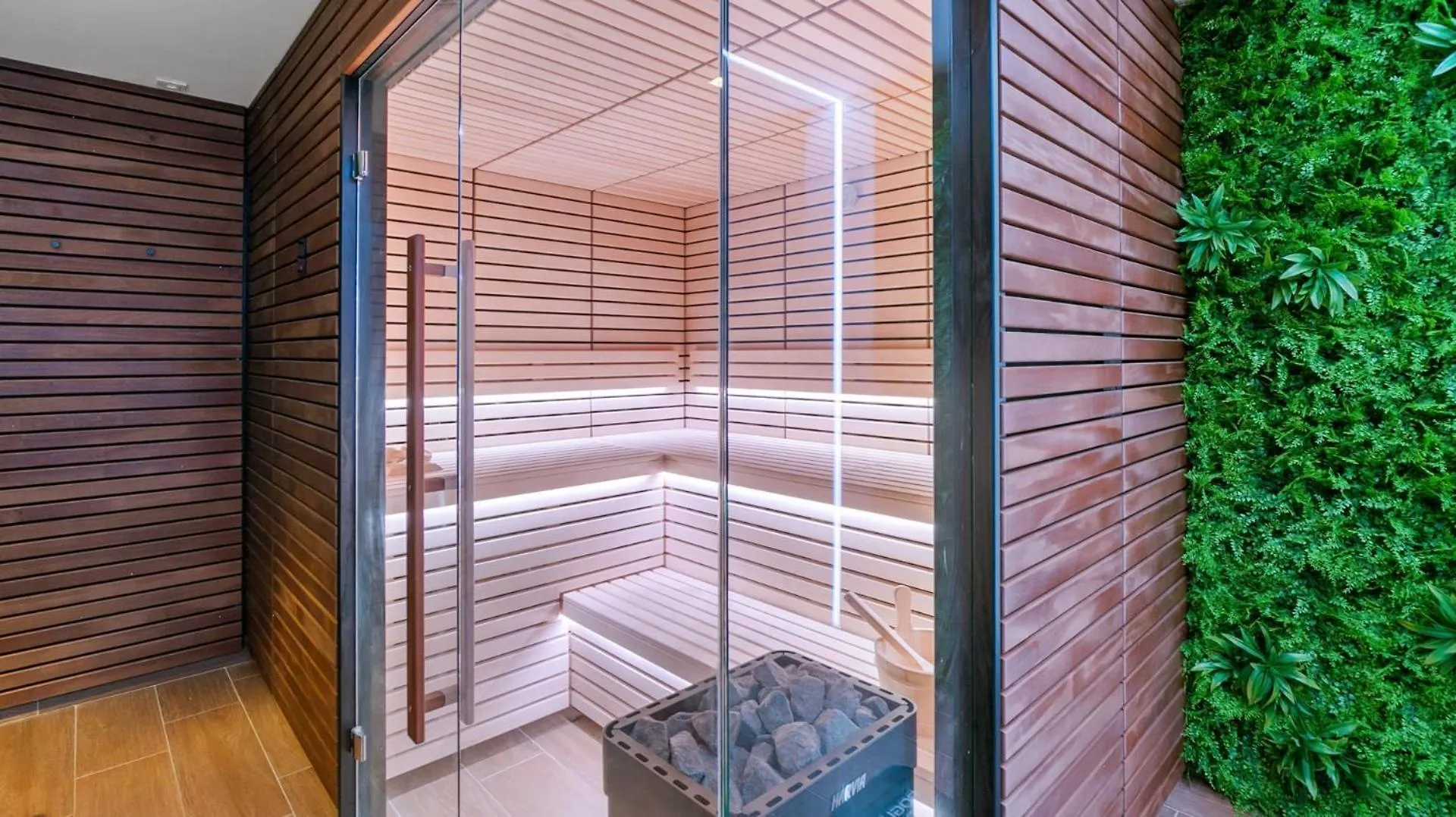 Vivi Homes -Villa Perla Pool, Gym, Jacuzzi & Garden Estepona