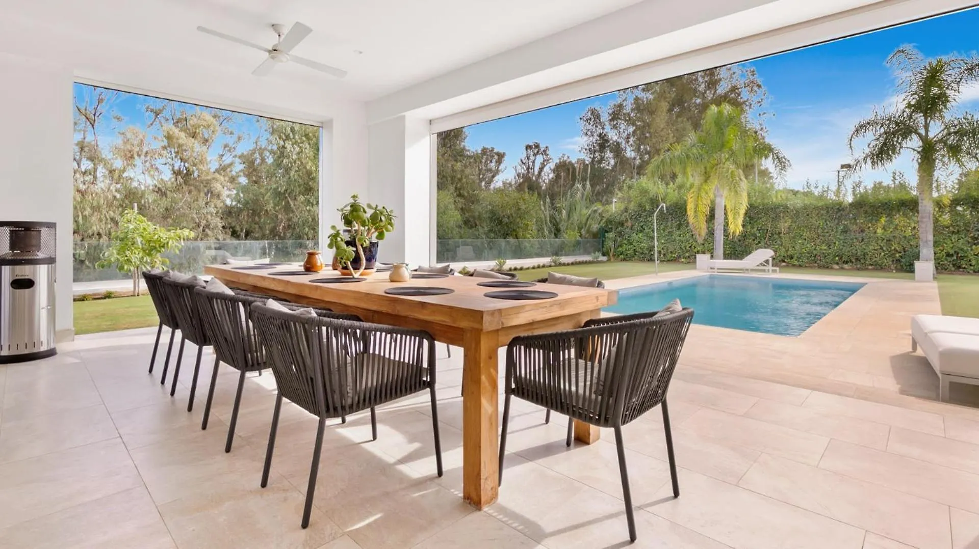 Villa Vivi Homes -Villa Perla Pool, Gym, Jacuzzi & Garden Estepona