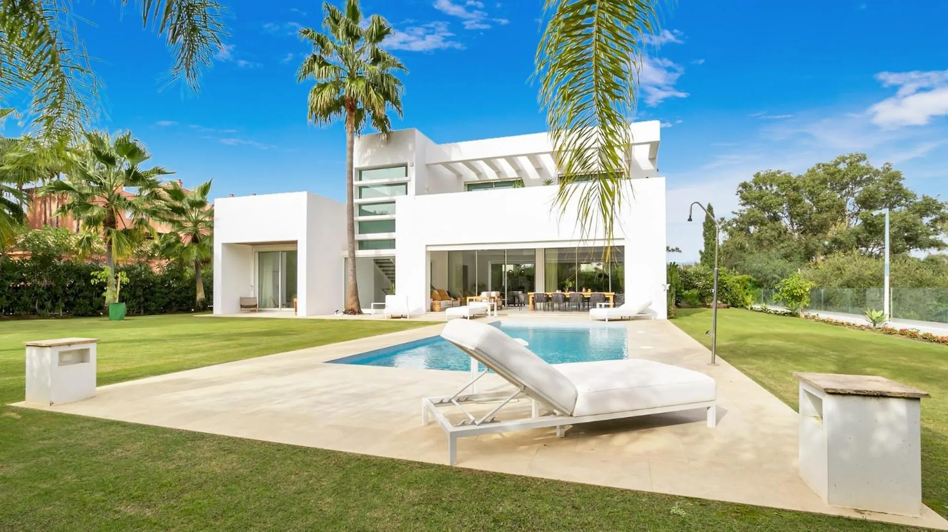 Vivi Homes -Villa Perla Pool, Gym, Jacuzzi & Garden Estepona Spain